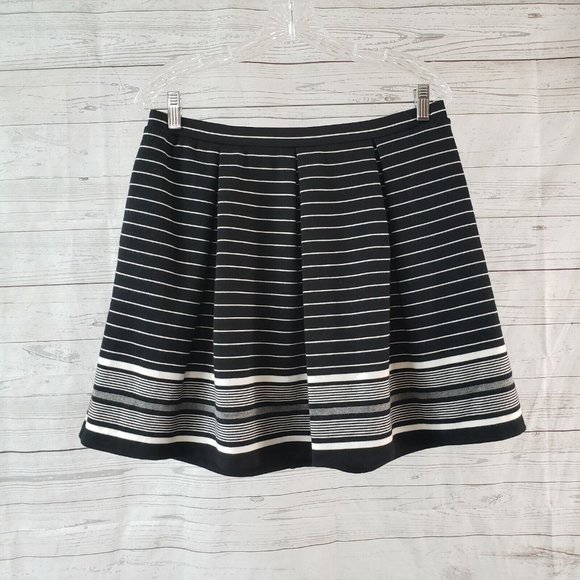 Max Studio Womens Pleated Skirt‎ Sz Large Black White Striped Pull On - Picture 1 of 4
